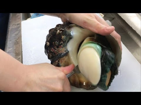 日本街头美食-冲绳的巨型海蜗牛